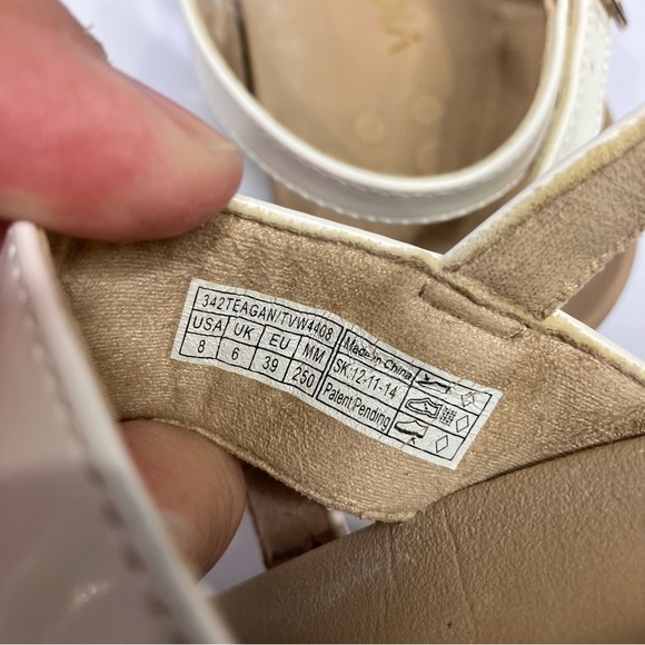 Vionic white comfort Sandals size 8 - Picture 5 of 7